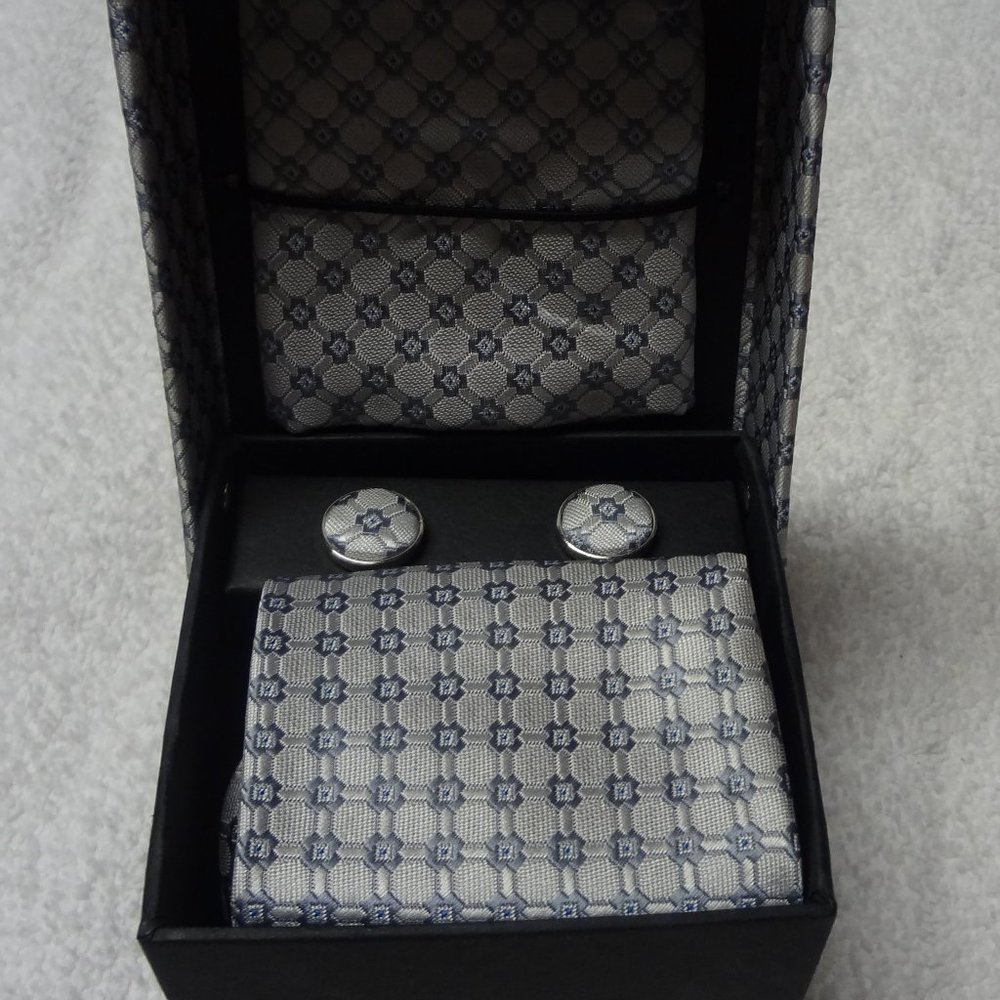 Suit in a Box Kit  Tie/Cuff Links/Handerchief